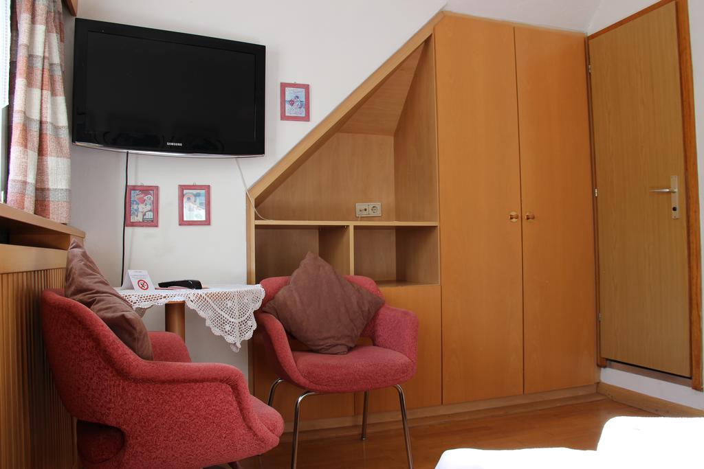 אורטיסיי Hotel Villa Emilia מראה חיצוני תמונה