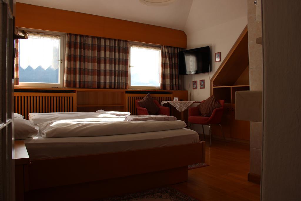 אורטיסיי Hotel Villa Emilia מראה חיצוני תמונה