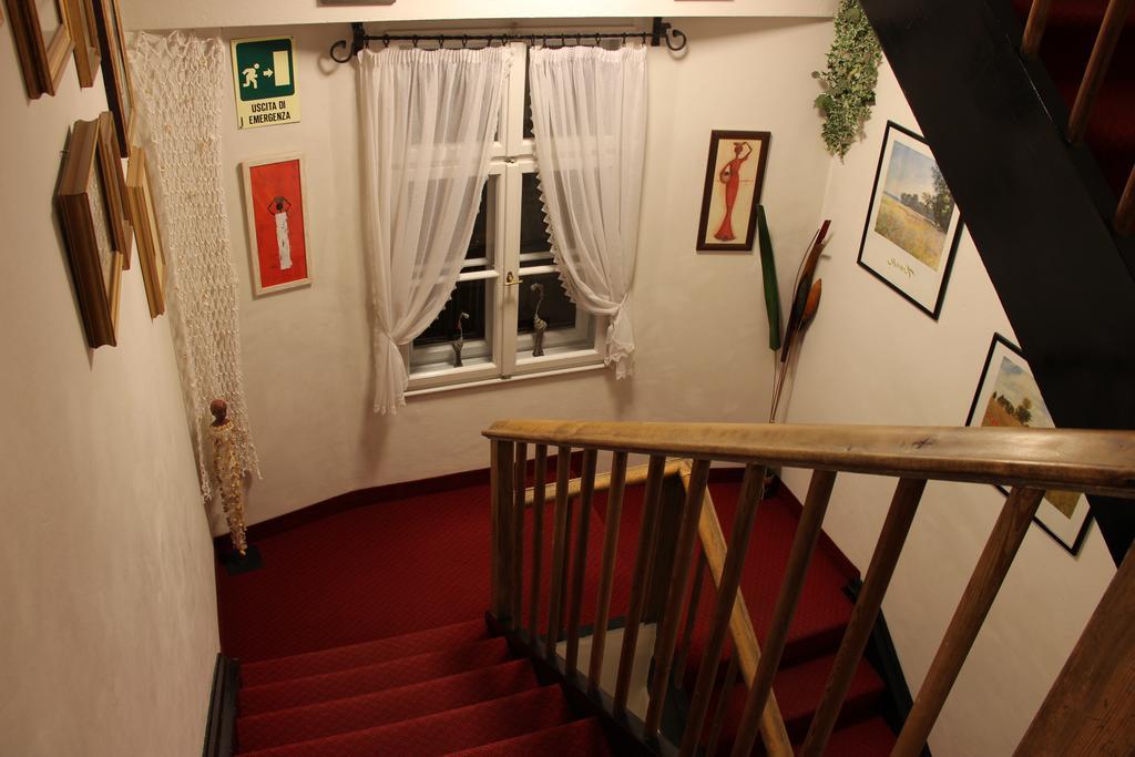 אורטיסיי Hotel Villa Emilia מראה חיצוני תמונה