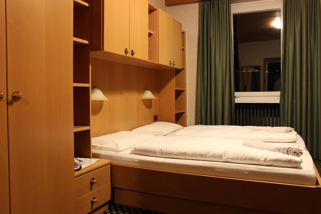 אורטיסיי Hotel Villa Emilia מראה חיצוני תמונה