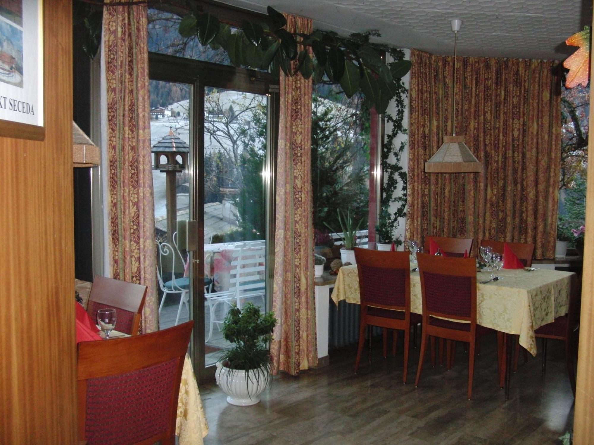 אורטיסיי Hotel Villa Emilia מראה חיצוני תמונה