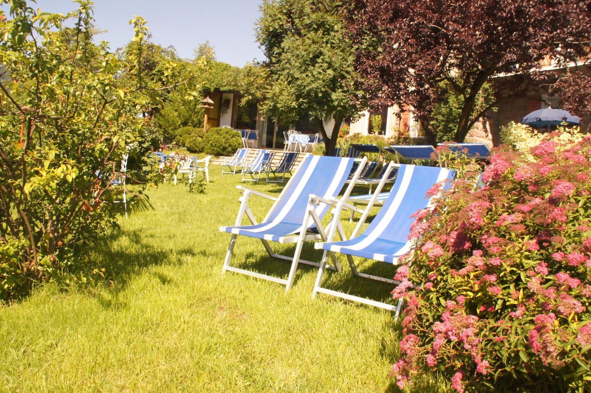 אורטיסיי Hotel Villa Emilia מראה חיצוני תמונה