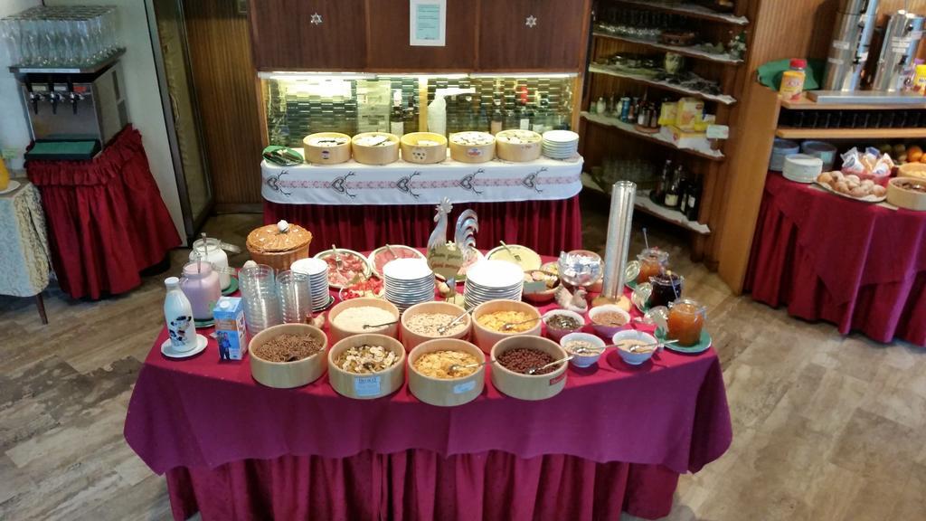 אורטיסיי Hotel Villa Emilia מראה חיצוני תמונה
