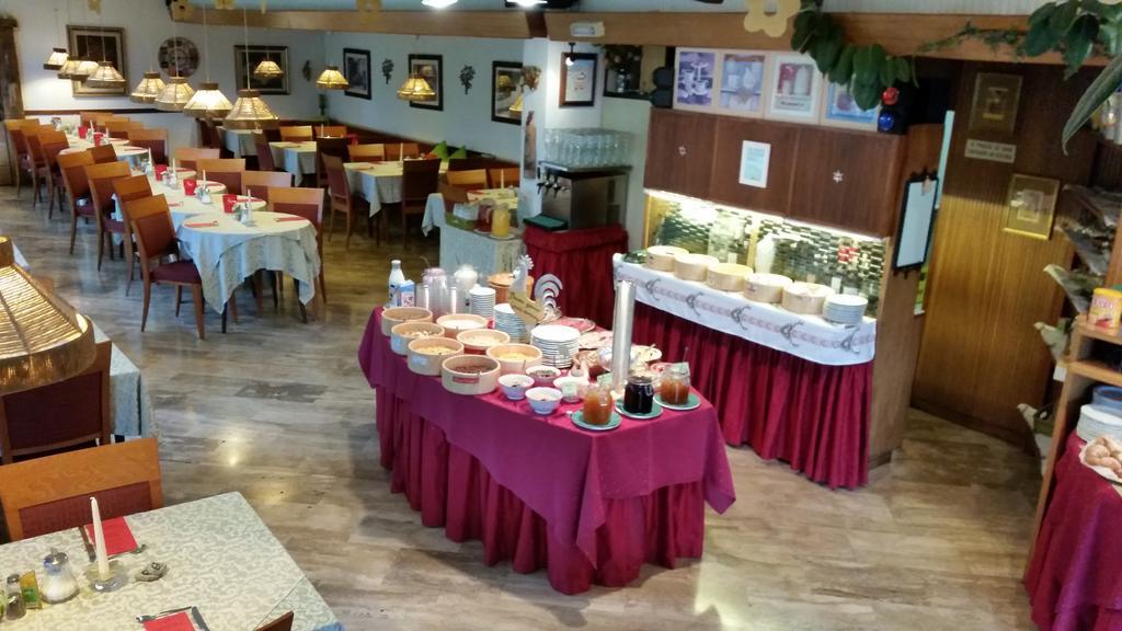 אורטיסיי Hotel Villa Emilia מראה חיצוני תמונה