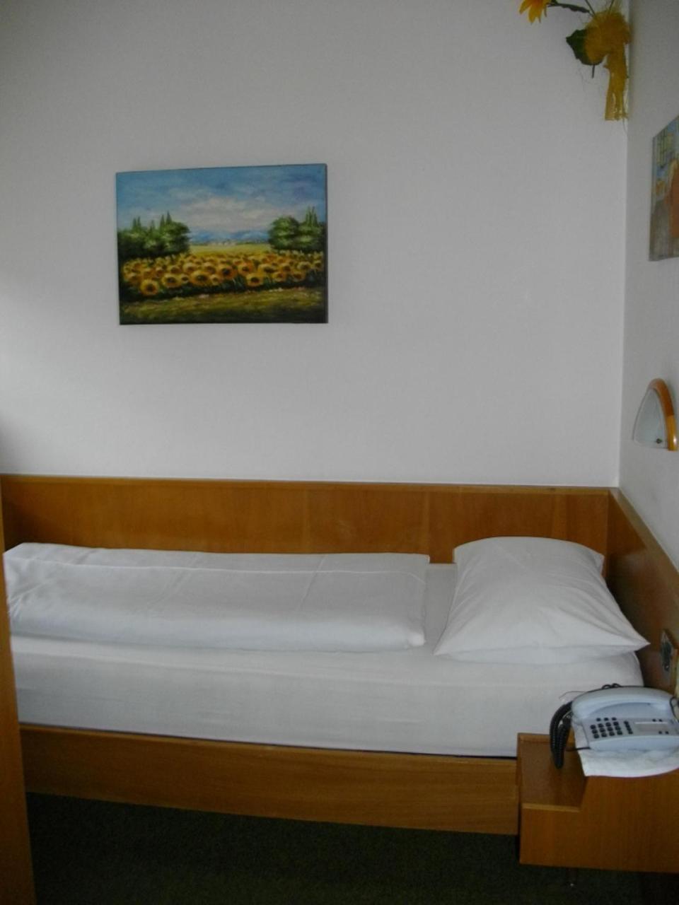 אורטיסיי Hotel Villa Emilia מראה חיצוני תמונה