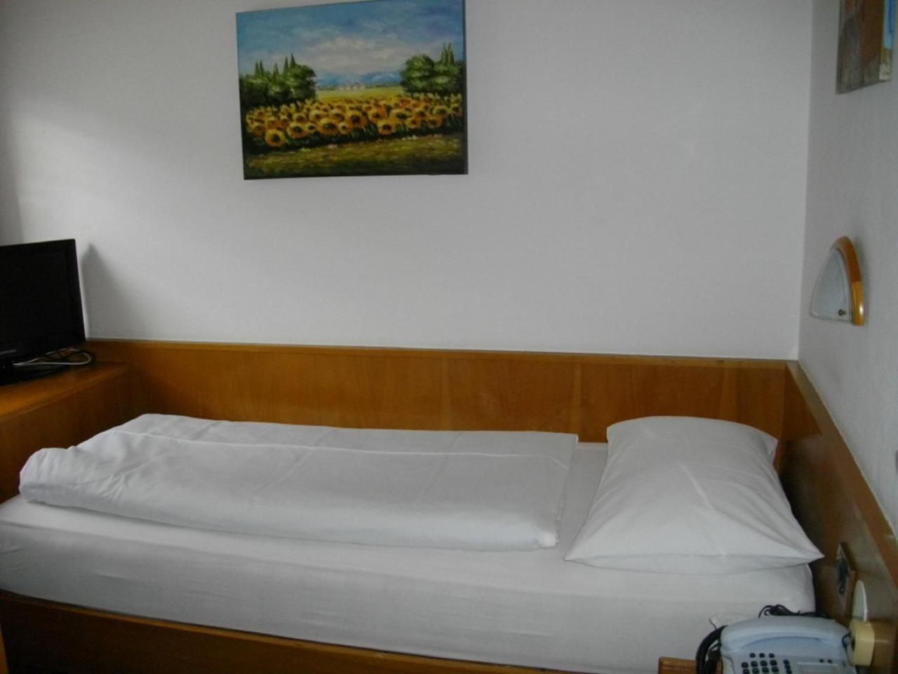 אורטיסיי Hotel Villa Emilia מראה חיצוני תמונה